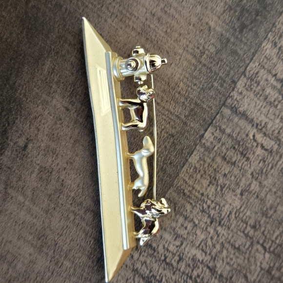 VINTAGE pin dogs lining up to pee on hydrant 1980s - Picture 5 of 9